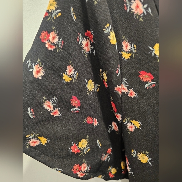 Lane Bryant Women’s 16 Black Floral Tie Waist Blouse Short Sleeve Stretch Top - Picture 2 of 12